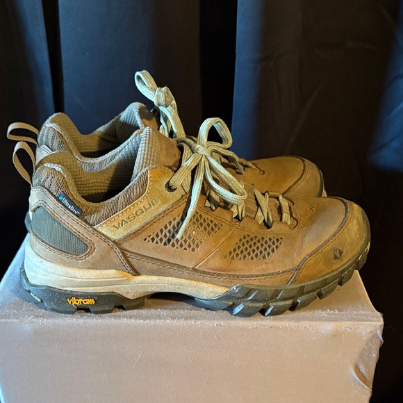 Vasque Shoes - Vasque women’s Tan Athletic Shoes
